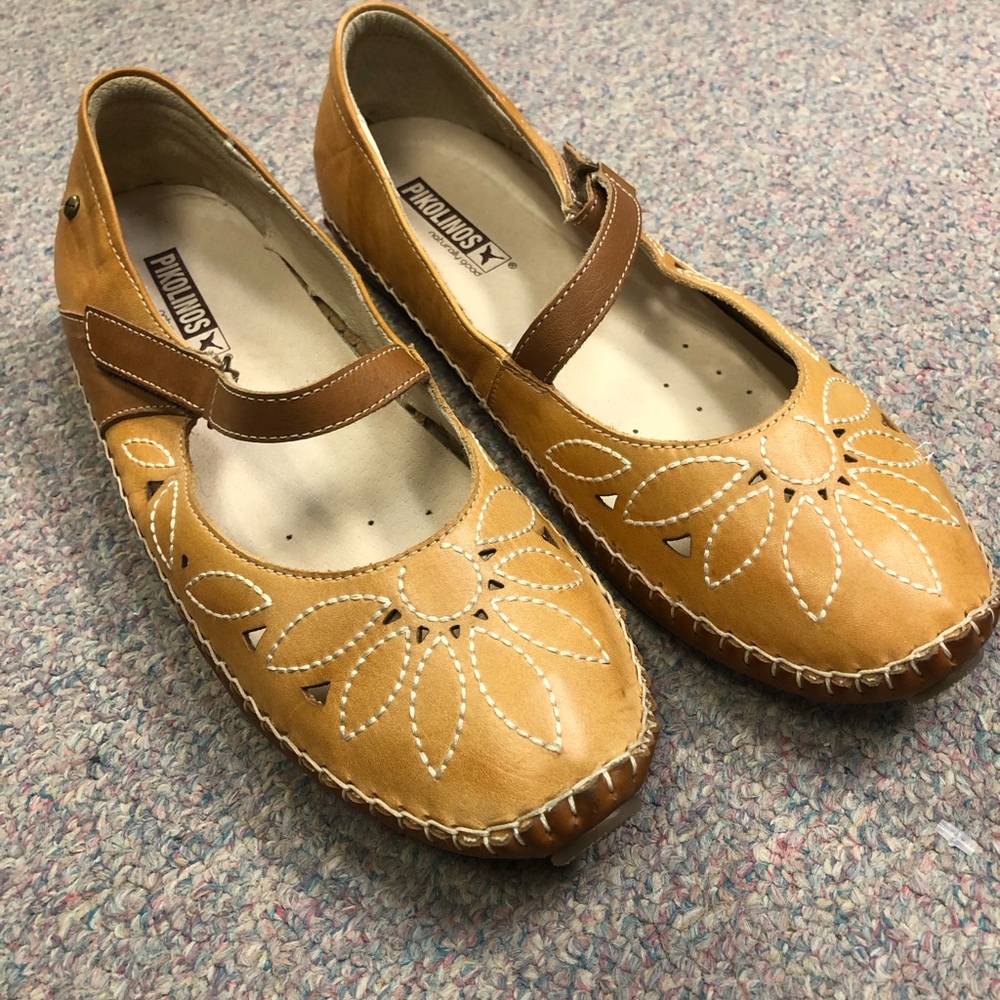 PIKOLINOS Tan Leather Mary Jane Flats with Floral Cutouts